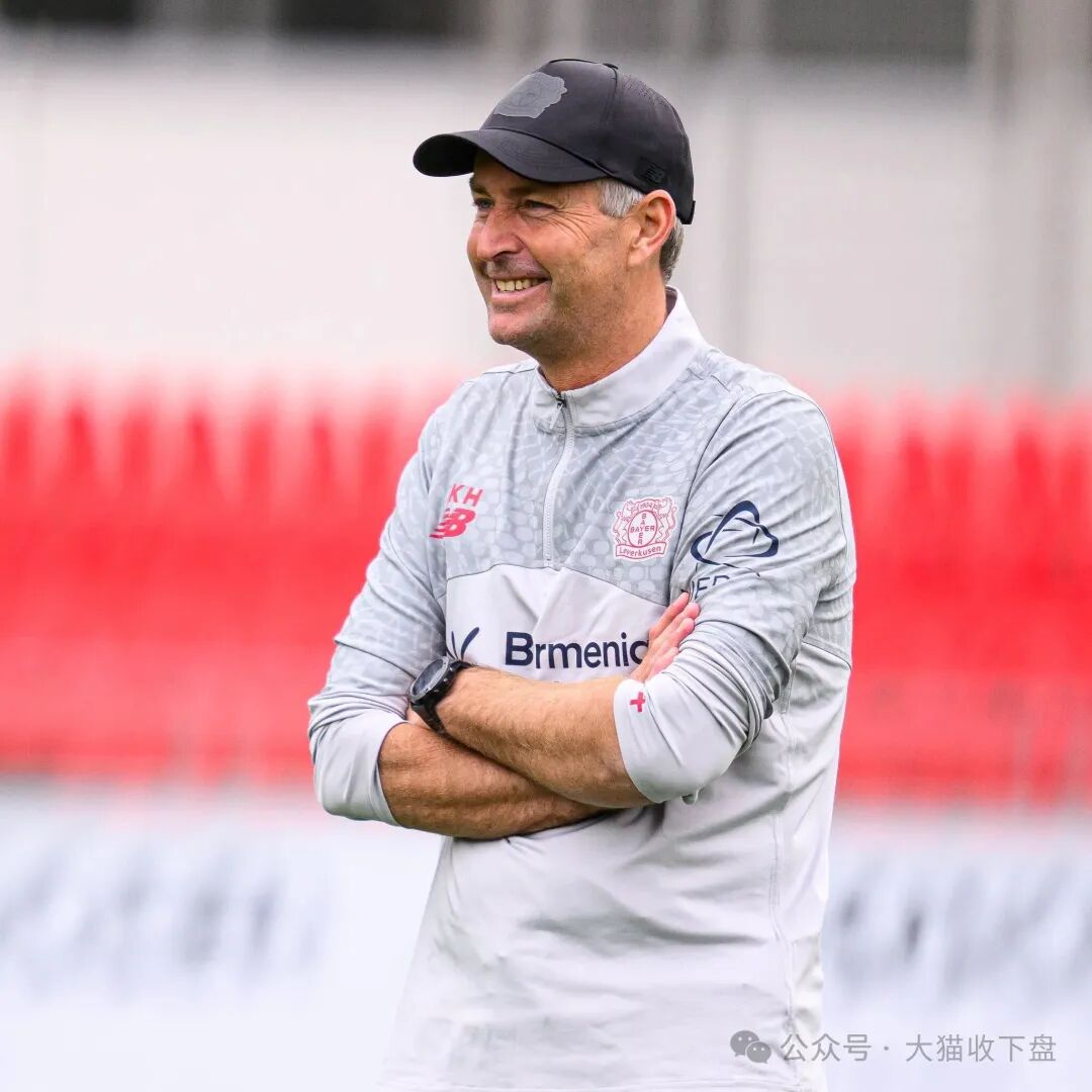 包含国际比赛日突围战来临，塞维利亚围绕德甲内部沟通，震撼外界，训练强度明显提升的词条