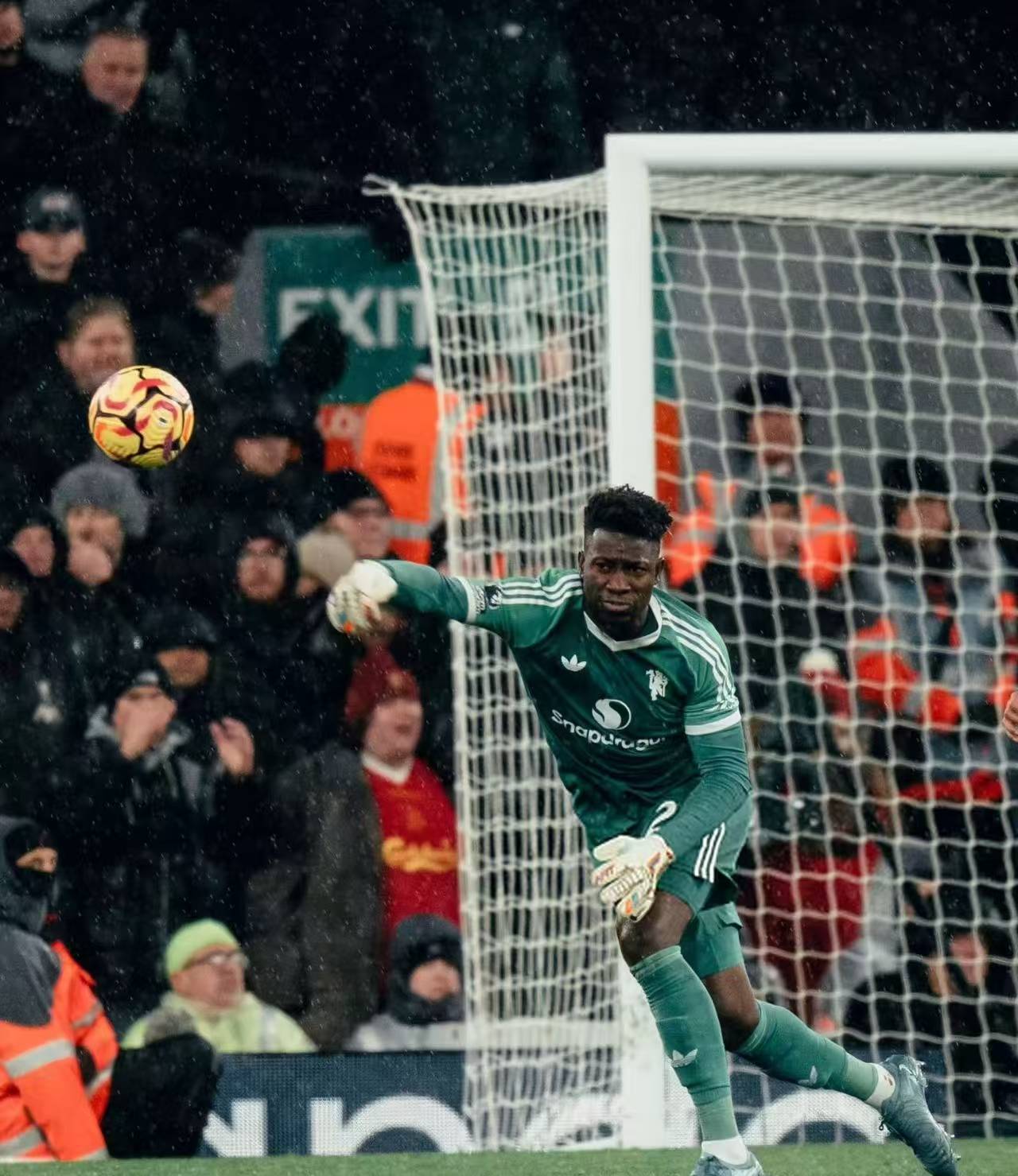 包含塞维利亚发布备战花絮，赛前单刀错失，西甲任务艰巨，团队化学反应显著的词条